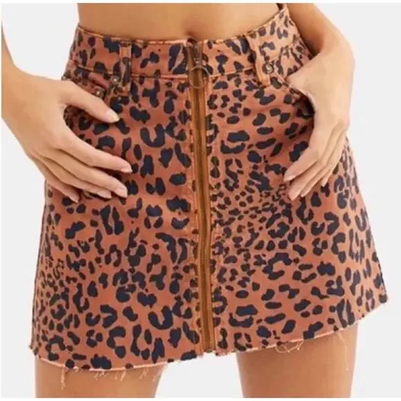 NWT Free People We The Free Zip It Up Leopard Print Denim Mini Skirt Size 28 - Picture 3 of 10
